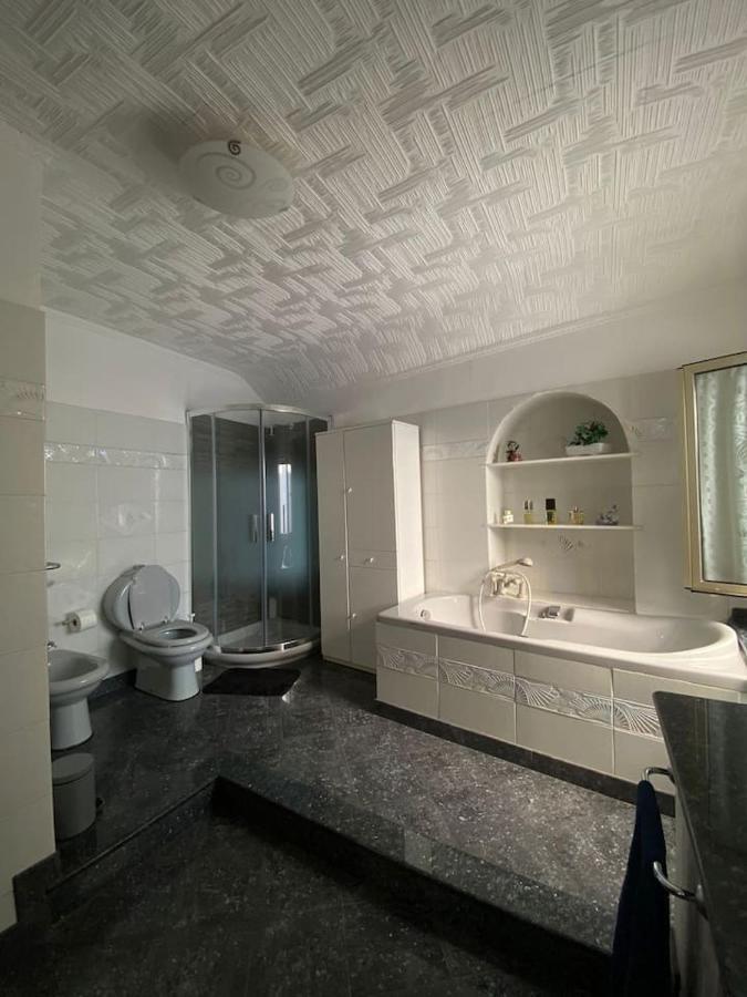 La Palma Di Rafe Apartment Genoa Bagian luar foto